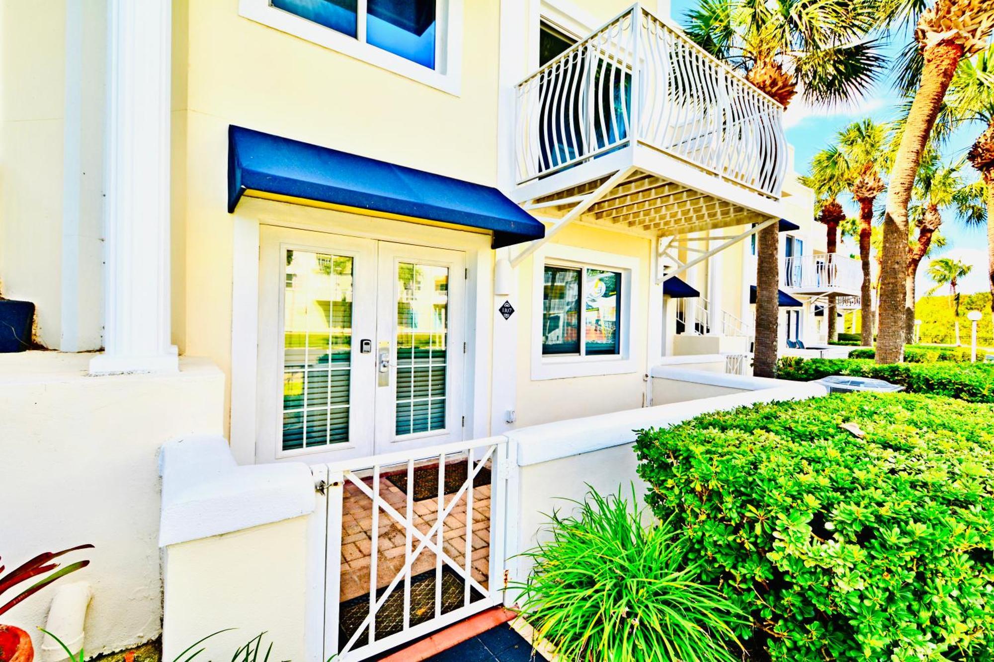 Oceanfront Royal Mansions! Paradise Awaits! *