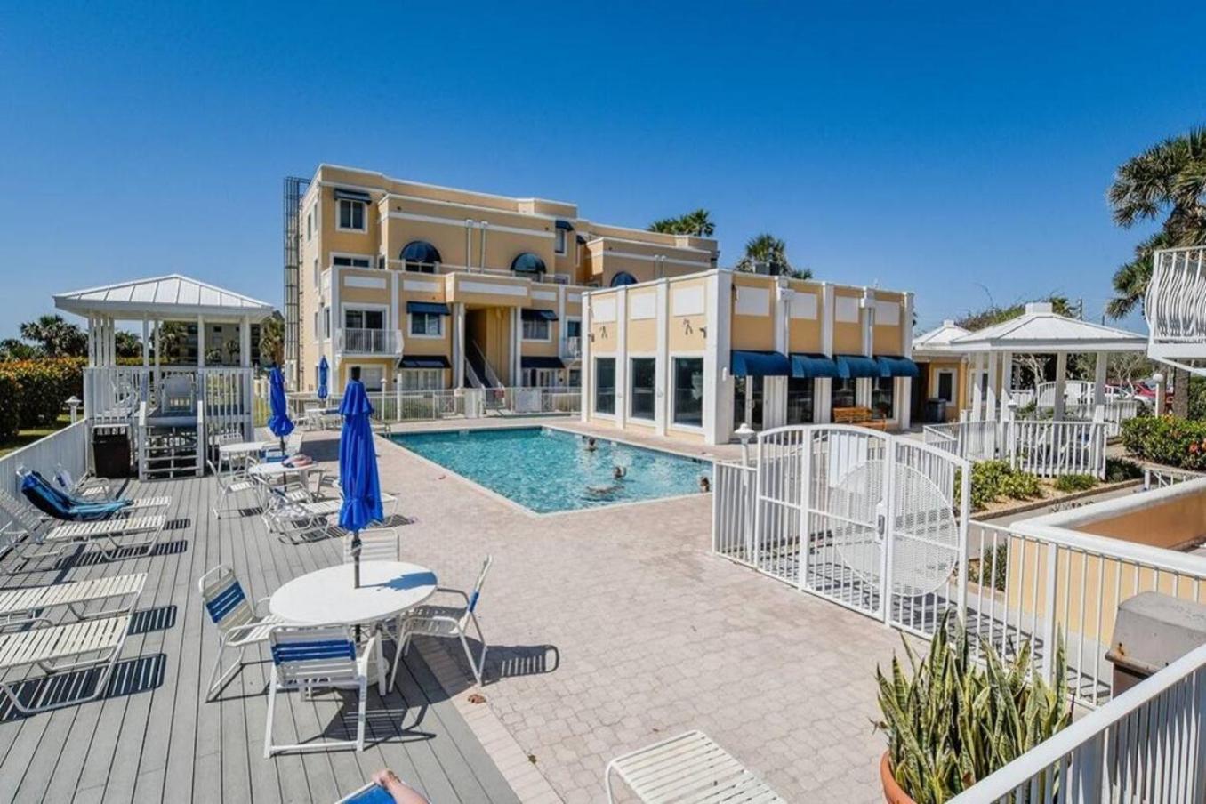 Oceanfront Royal Mansions! Paradise Awaits! *